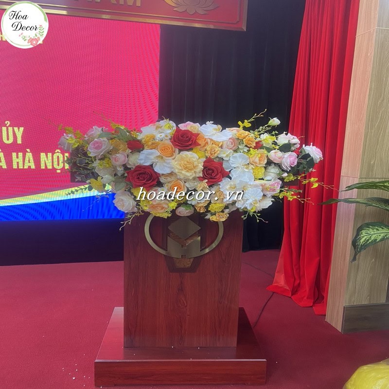 Hoa Lụa Bục Phát Biểu